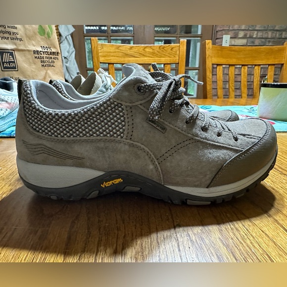 DANSKO Size 39 Tan Lace-up shoes. Worn once. - Picture 2 of 7